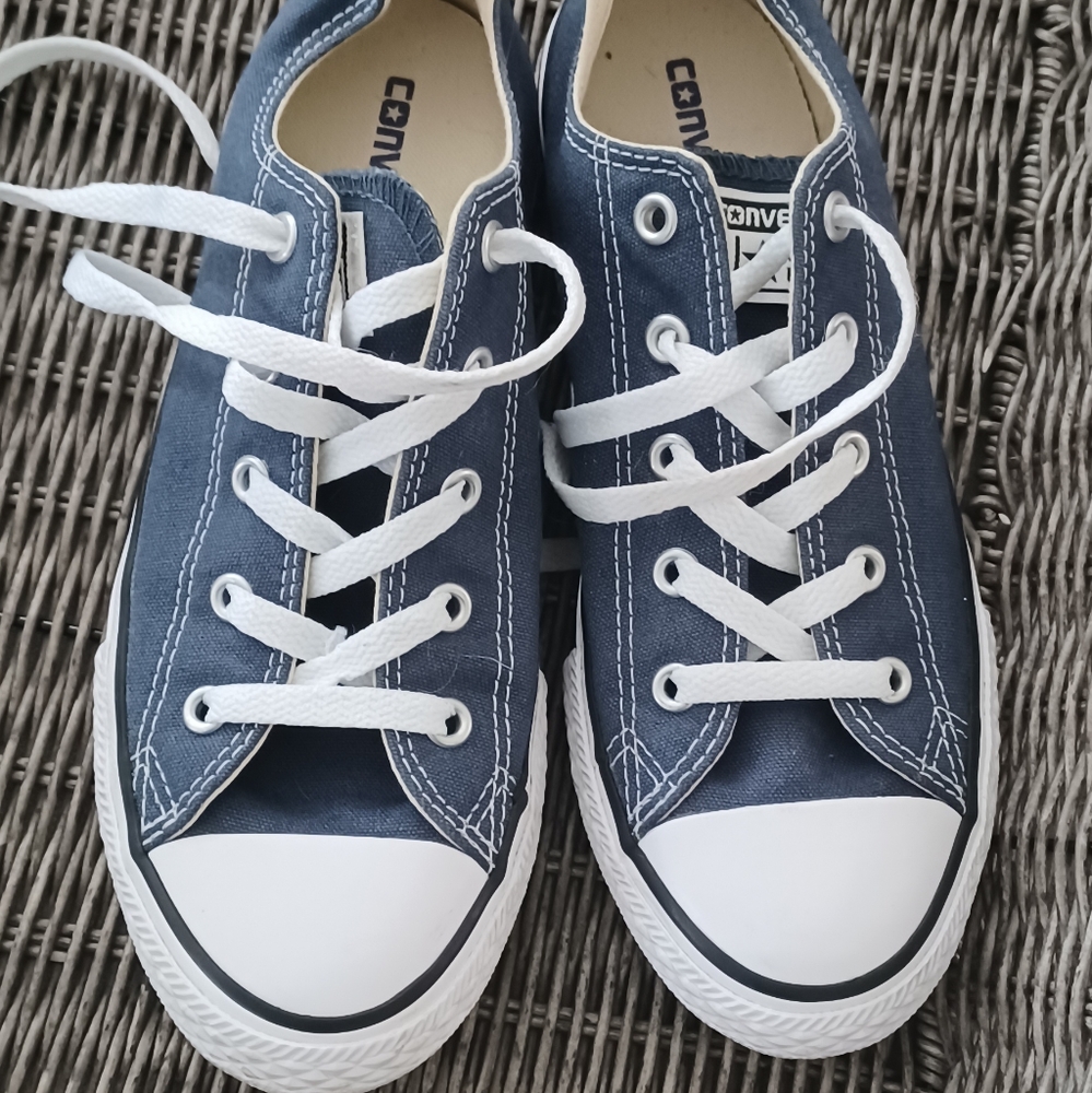 Converse chuck taylor all star shoes in navy blue youth size 3